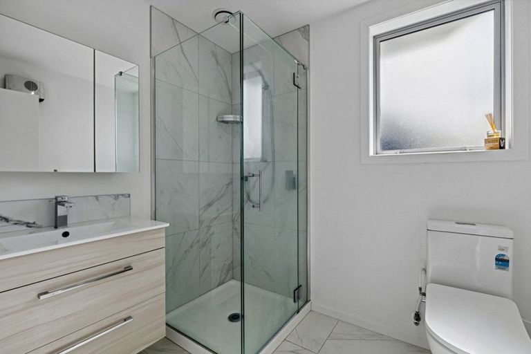 Photo of property in 9/22 Denver Avenue, Sunnyvale, Auckland, 0612