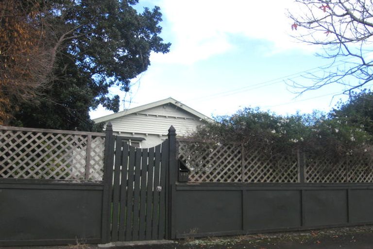 Photo of property in 147 Whites Line East, Waiwhetu, Lower Hutt, 5010