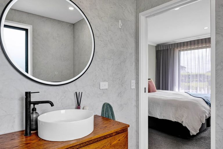 Photo of property in 1 Larlin Drive, Hawera, 4675