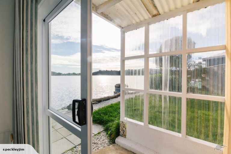 Photo of property in 18c Trevor Terrace, Paremata, Porirua, 5024