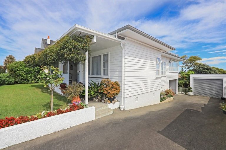 Photo of property in 10 Coleman Terrace, Hospital Hill, Napier, 4110