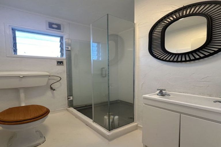 Photo of property in 35a Marine Parade, Seatoun, Wellington, 6022