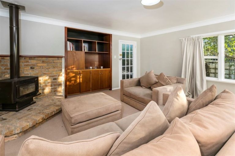 Photo of property in 50 Hobsonville Road, West Harbour, Auckland, 0618