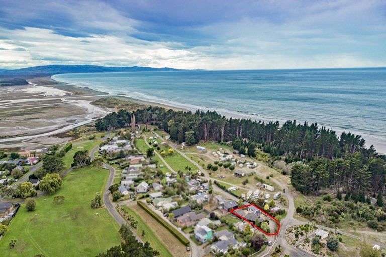 Photo of property in 1 Beach Crescent, Waikuku Beach, 7473