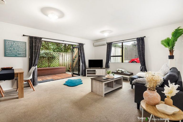 Photo of property in 4/163 Queens Drive, Lyall Bay, Wellington, 6022