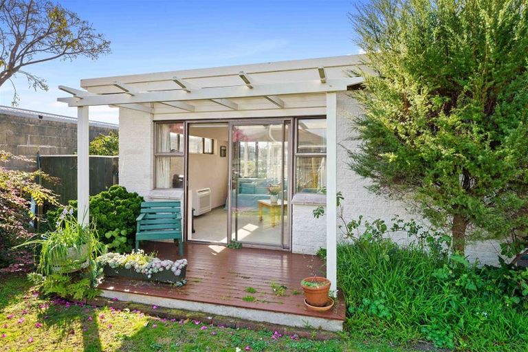 Photo of property in 1 Miro Street, Waikanae, 5036