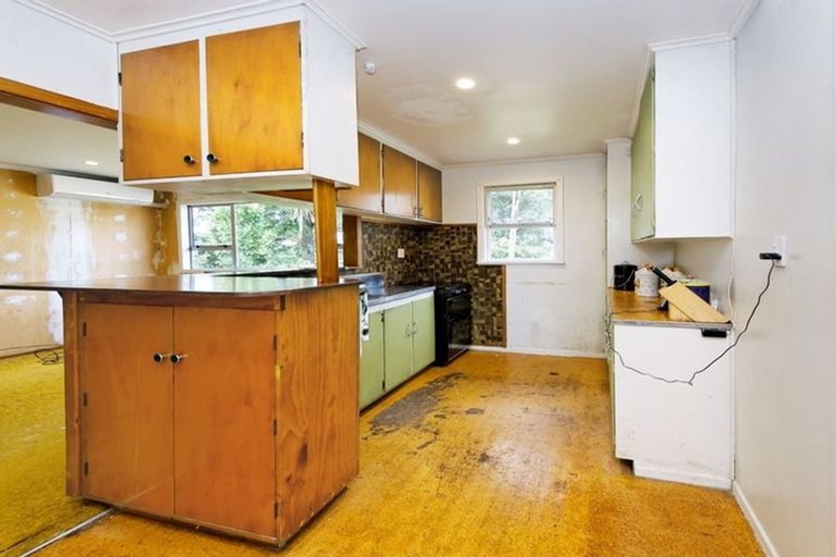 Photo of property in 1 Normandy Place, Henderson, Auckland, 0610