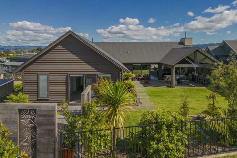 Photo of property in 18 Topping Place, Whitianga, 3510