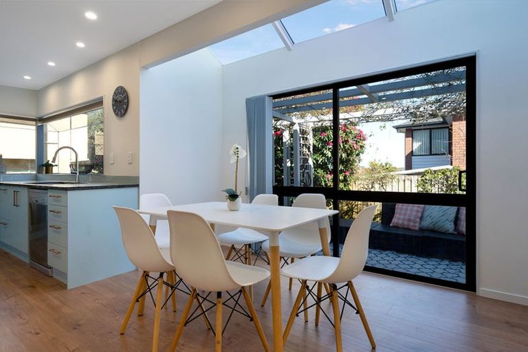 Photo of property in 1/6 Glucina Avenue, West Harbour, Auckland, 0618