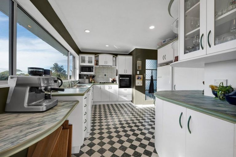 Photo of property in 28 Durham Avenue, Welbourn, New Plymouth, 4312