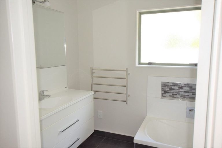 Photo of property in 106a Royal Road, Massey, Auckland, 0614