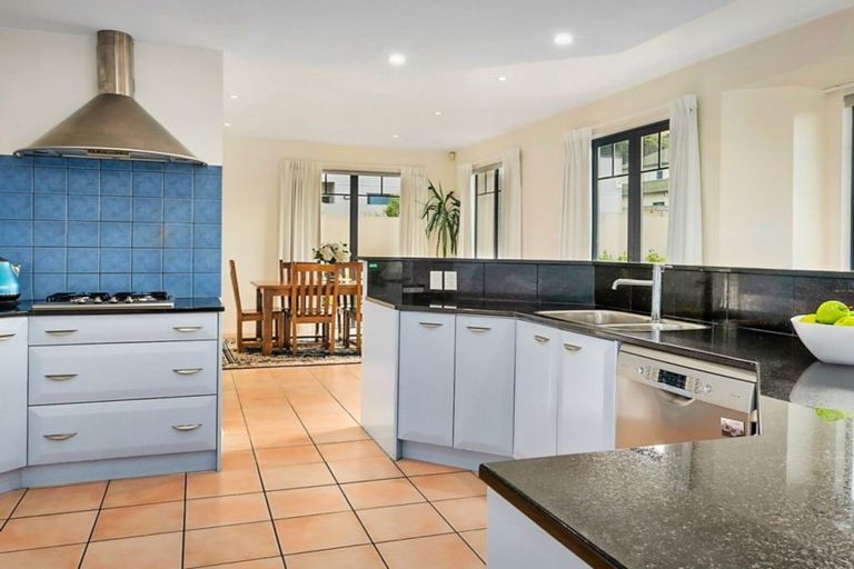 Photo of property in 21 Derry Hill, Churton Park, Wellington, 6037