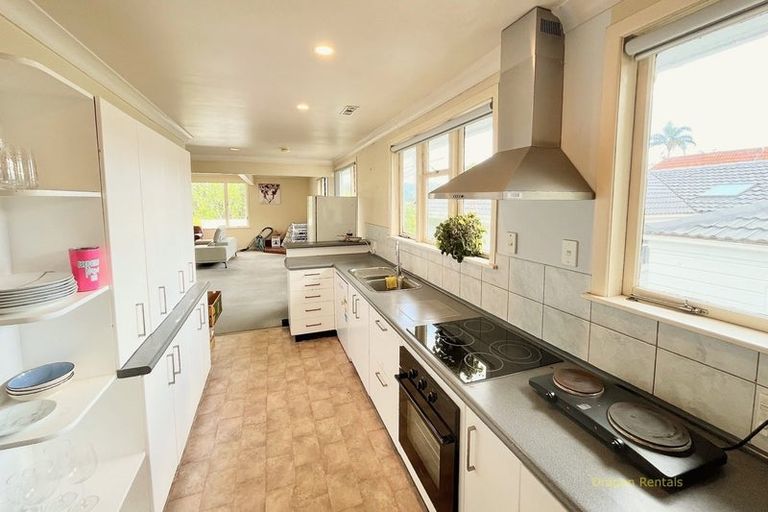 Photo of property in 8 Jellicoe Road, Murrays Bay, Auckland, 0630