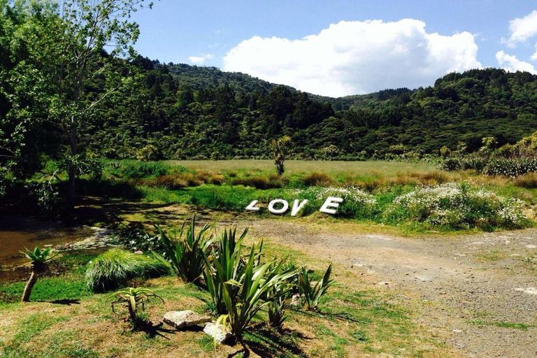 Photo of property in 127 Bethells Road, Waitakere, 0781