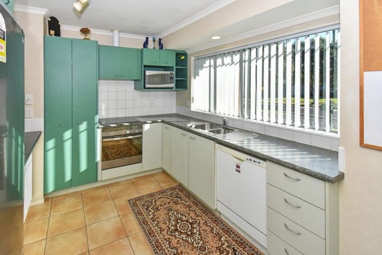 Photo of property in 33 Sandwick Drive, Weymouth, Auckland, 2103