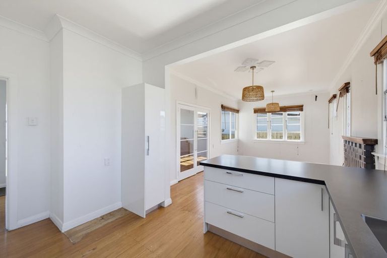 Photo of property in 403 Carrington Street, Upper Vogeltown, New Plymouth, 4310