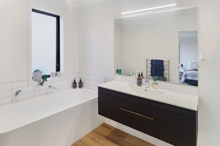 Photo of property in 44 Oakum Road, Whitby, Porirua, 5024