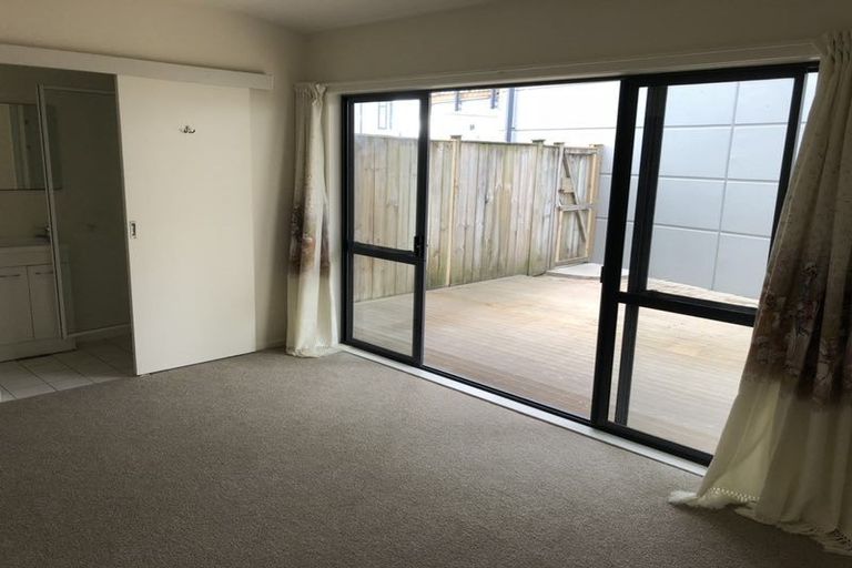 Photo of property in Krisley Court, 1/6 Ambrico Place, New Lynn, Auckland, 0600