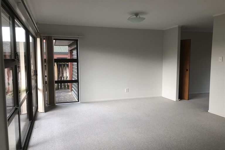 Photo of property in 3/16 Evans Road, Glen Eden, Auckland, 0602