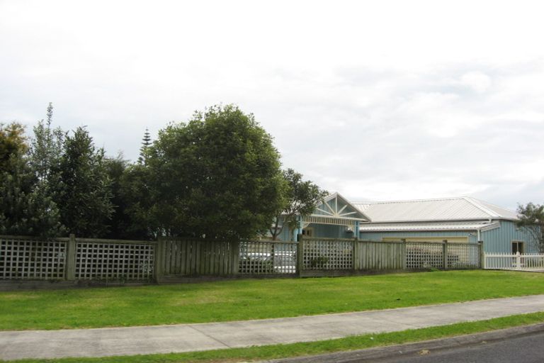 Photo of property in 1 Mace Terrace, Oakura, 4314