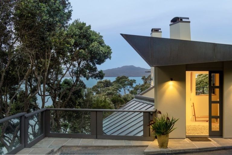 Photo of property in 16 Seacliffe Avenue, Belmont, Auckland, 0622