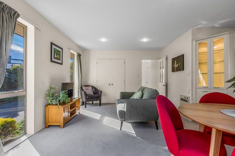 Photo of property in 21 Taupata Street, Redcliffs, Christchurch, 8081