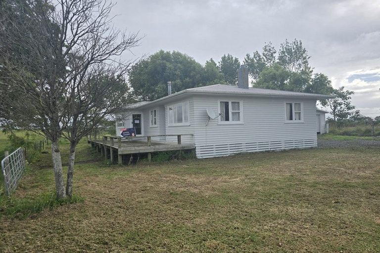 Photo of property in 880 Okahukura Road, Tapora, Wellsford, 0977