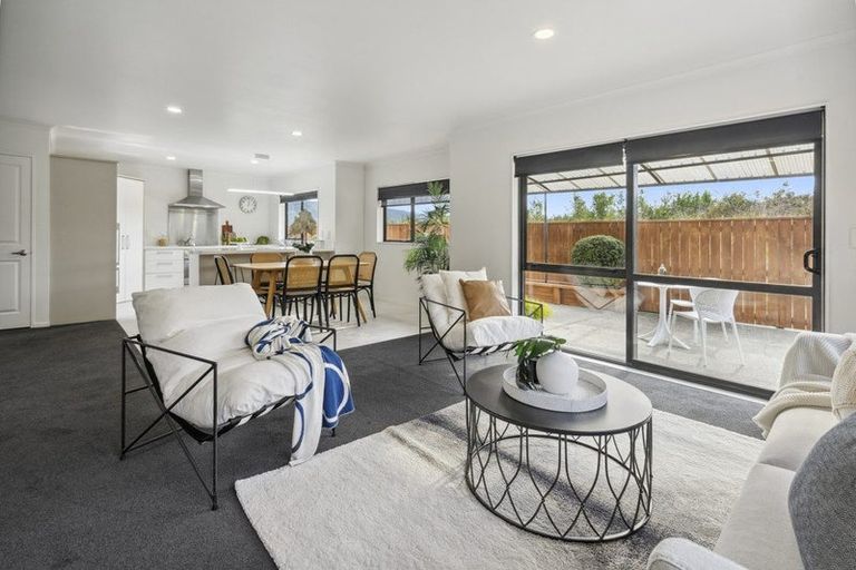 Photo of property in 41 King Charles Drive, Kingsley Heights, Upper Hutt, 5018