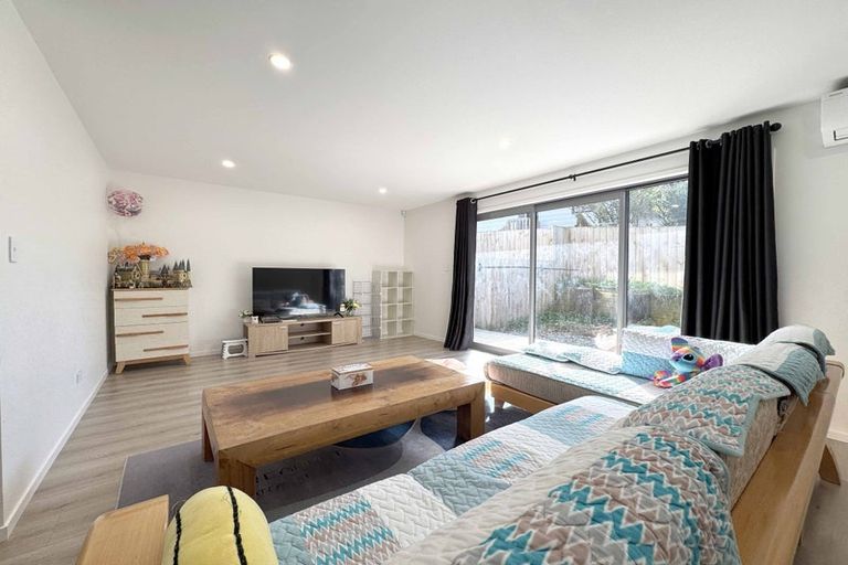 Photo of property in 6c Buisson Glade, West Harbour, Auckland, 0618