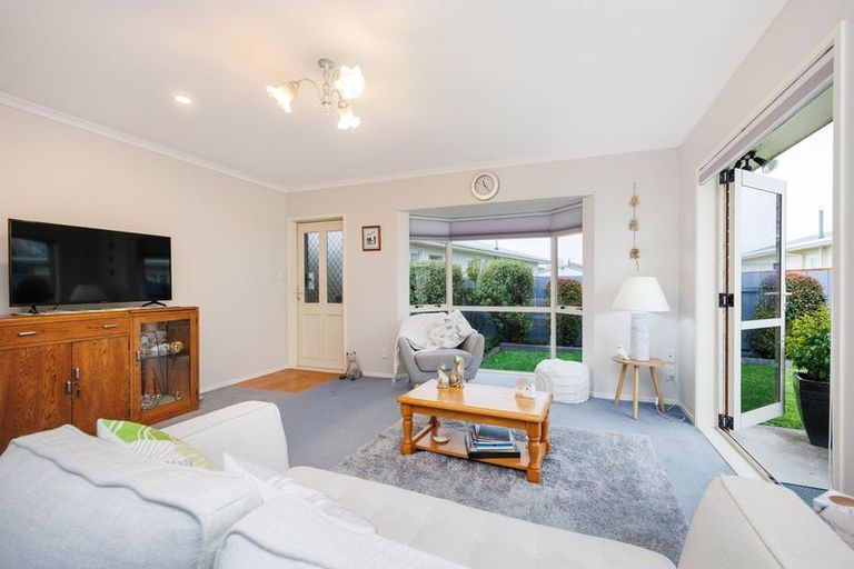 Photo of property in 1 Eton Place, Terrace End, Palmerston North, 4410