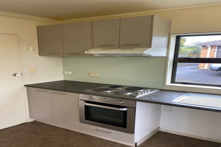 Photo of property in 4 Heversham Place, Glendene, Auckland, 0602