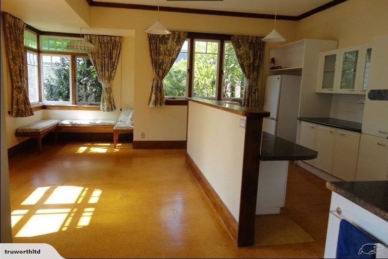 Photo of property in 2/4 Marine Terrace, Bayswater, Auckland, 0622