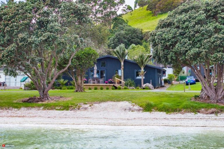 Photo of property in 6 The Strand, Whakapirau, Maungaturoto, 0583