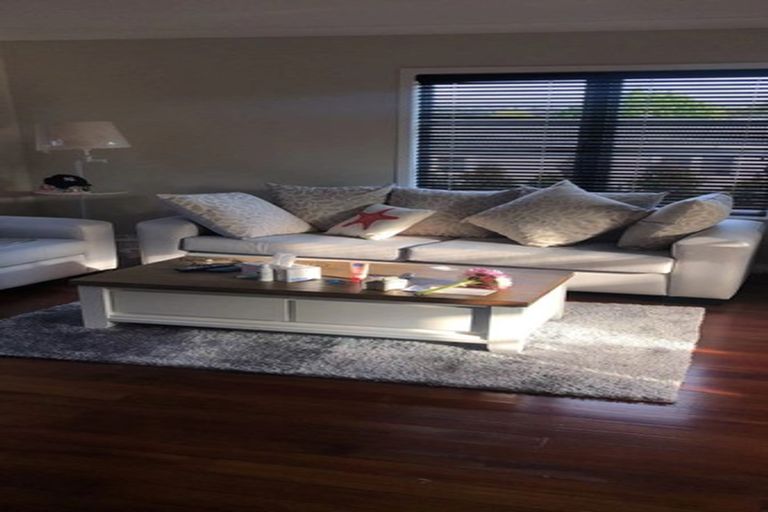 Photo of property in 1/53 Tramway Road, Beach Haven, Auckland, 0626