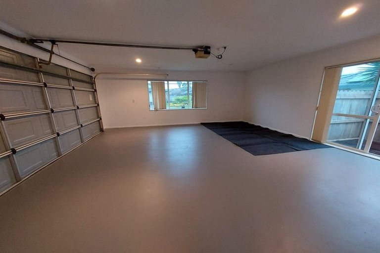 Photo of property in 6 Magee Place, East Tamaki Heights, Auckland, 2016