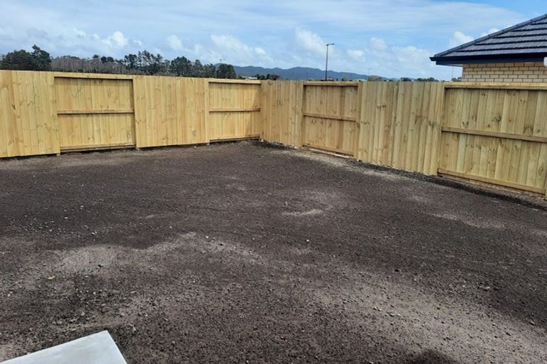 Photo of property in 91 Kaurinui Crescent, One Tree Point, 0118