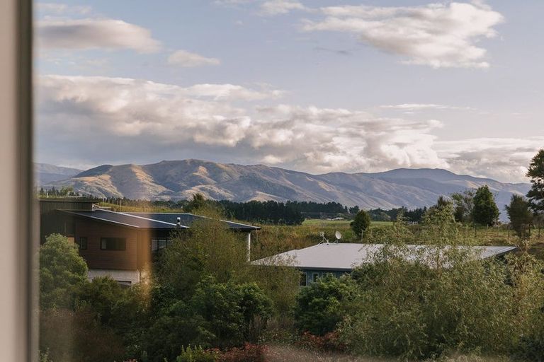 Photo of property in 22a La Lena Grove, Fitzherbert, Palmerston North, 4410