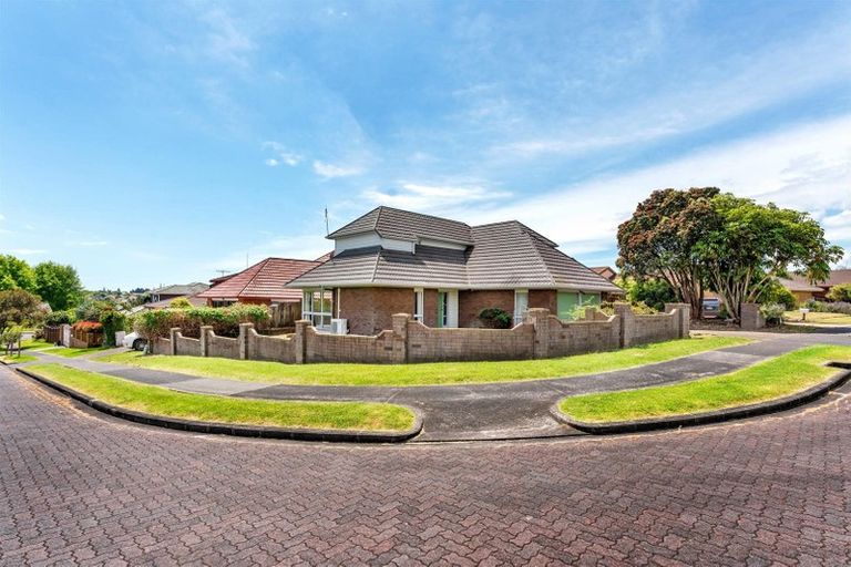 Photo of property in 2/4 Crescent Hills Court, Northpark, Auckland, 2013