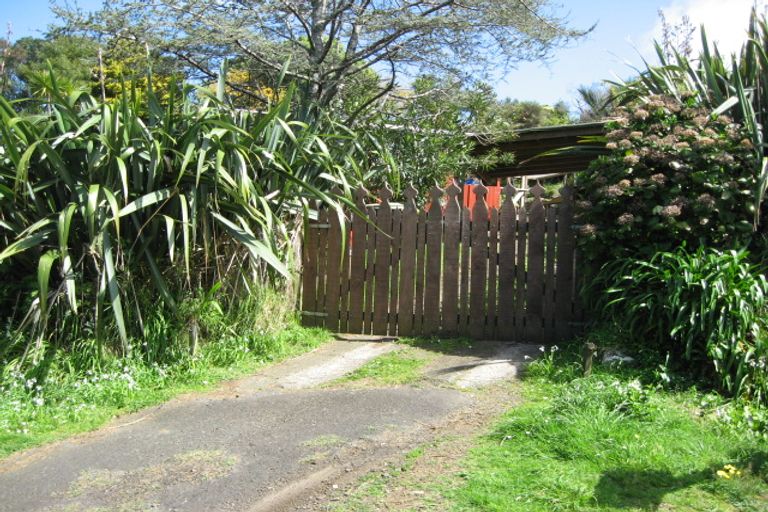 Photo of property in 16 Tasman View Road, Te Henga / Bethells Beach, Henderson, 0781