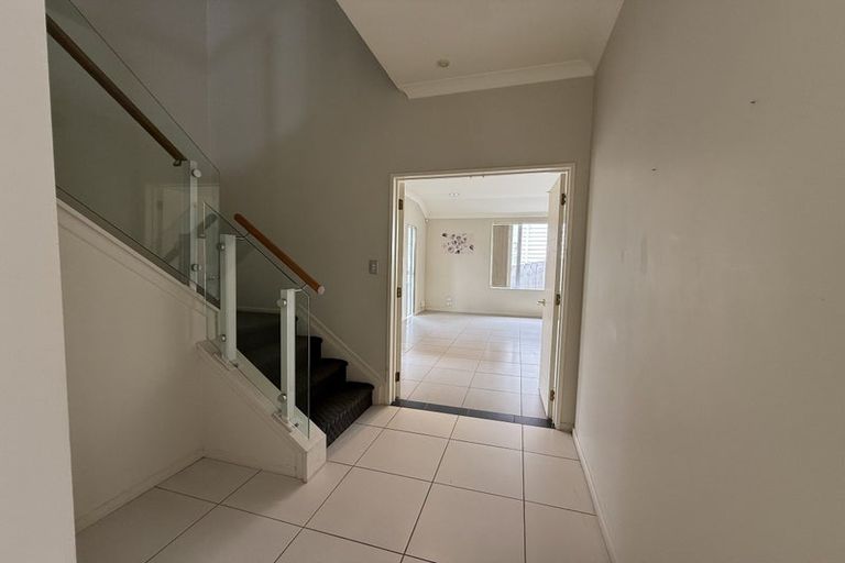 Photo of property in 18 Harrowglen Drive, Northcross, Auckland, 0632
