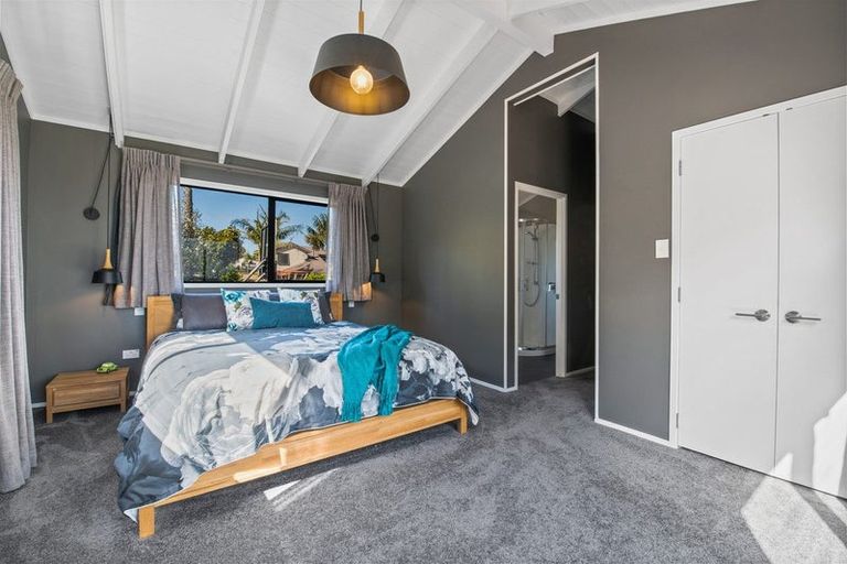 Photo of property in 76 Torkar Road, Clarks Beach, 2122