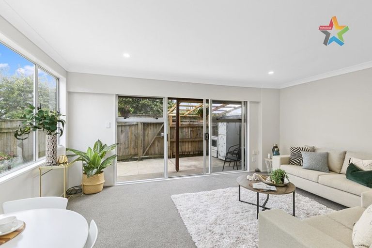 Photo of property in 8d Montgomery Crescent, Clouston Park, Upper Hutt, 5018