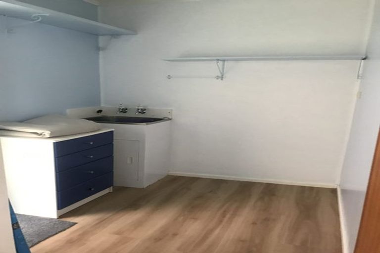 Photo of property in 3 Cyril Way, Paparangi, Wellington, 6037