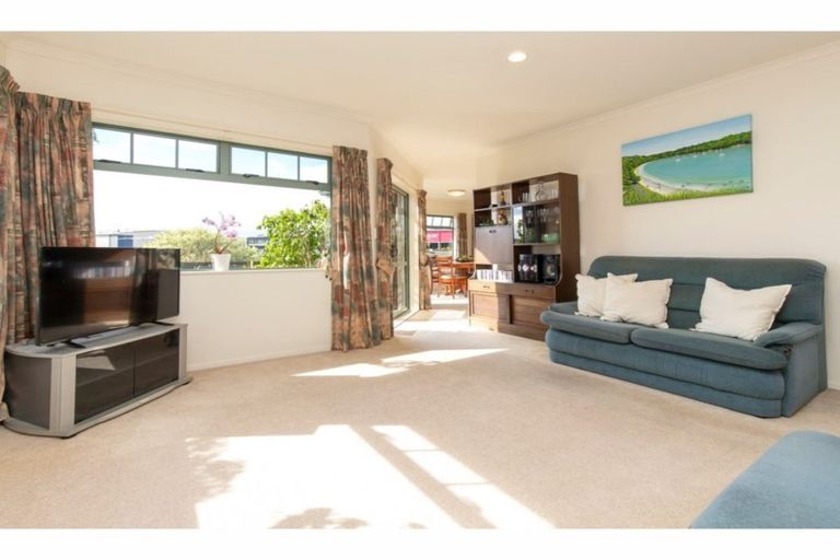 Photo of property in 87a Elan Place, Stanmore Bay, Whangaparaoa, 0932