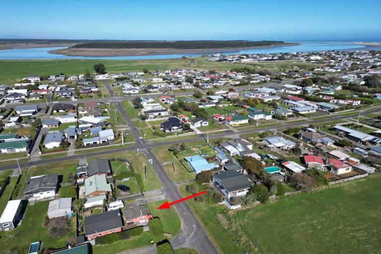 Photo of property in 15 Te Awa Street, Foxton Beach, Foxton, 4815