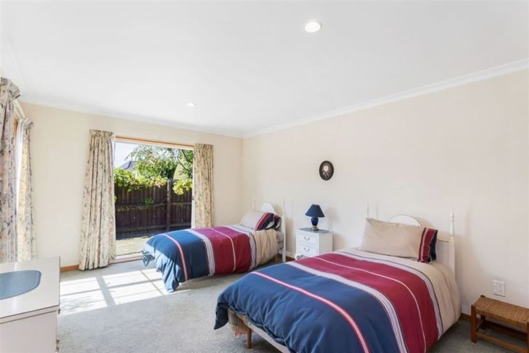 Photo of property in 15 Tavistock Place, Russley, Christchurch, 8042