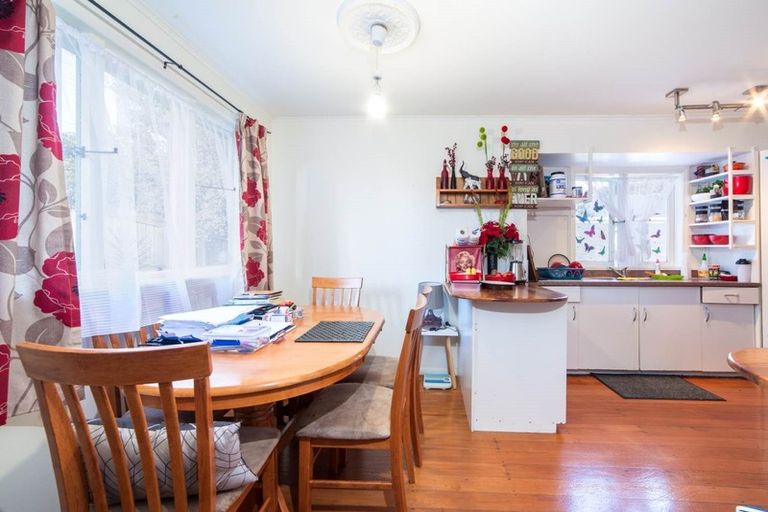 Photo of property in 32 Blease Street, New Lynn, Auckland, 0600
