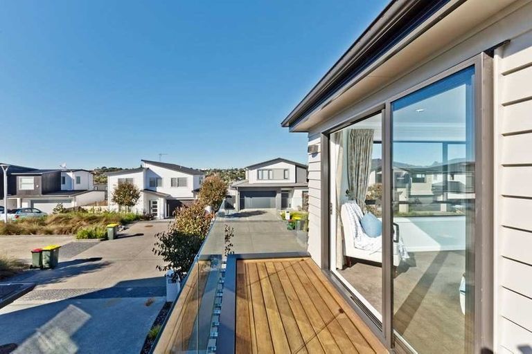 Photo of property in 5 Shelby Place, Long Bay, Auckland, 0630