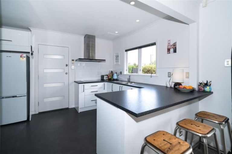 Photo of property in 27 Stirling Crescent, Hokowhitu, Palmerston North, 4410