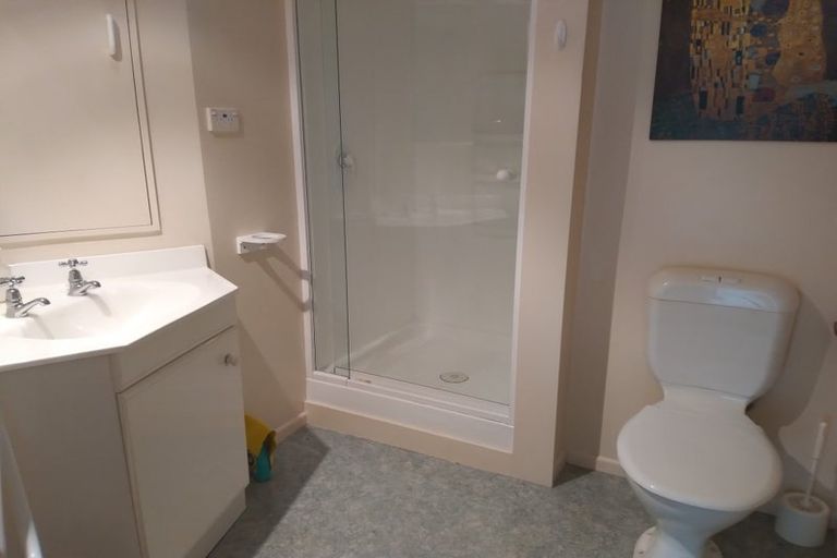 Photo of property in 20 Kahu Road, Paremata, Porirua, 5024